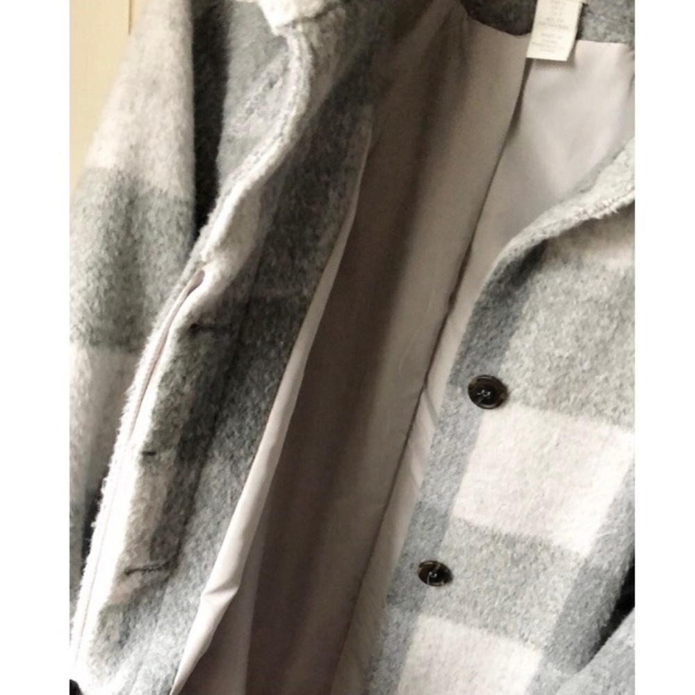H&M • BLOGGERS FAVORITE Long Oversized Shacket Coat in Gray & White Plaid - Picture 15 of 16